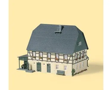 Auhagen_11359___BOERENHUIS_MET_STAL_EN_SCHUUR_ER_ONDER