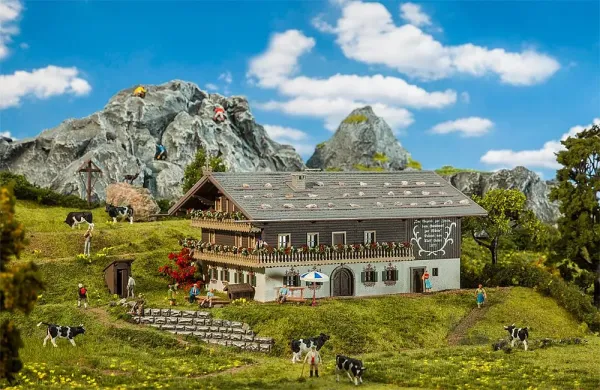 Faller_130553___GROTE_ALPENBOERDERIJ