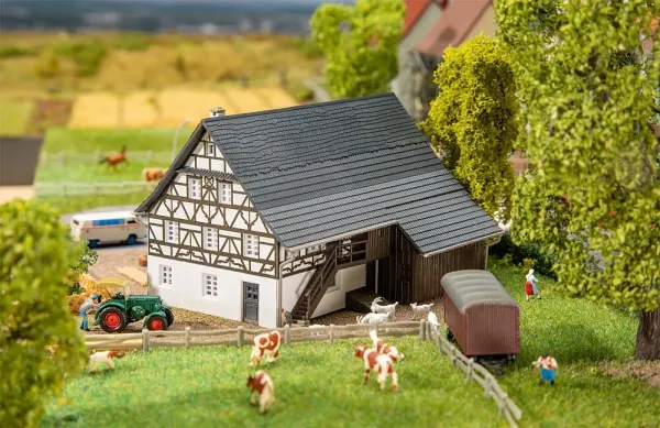Faller_232190___BOERDERIJ_MET_DECORATIEF_VAKWERK