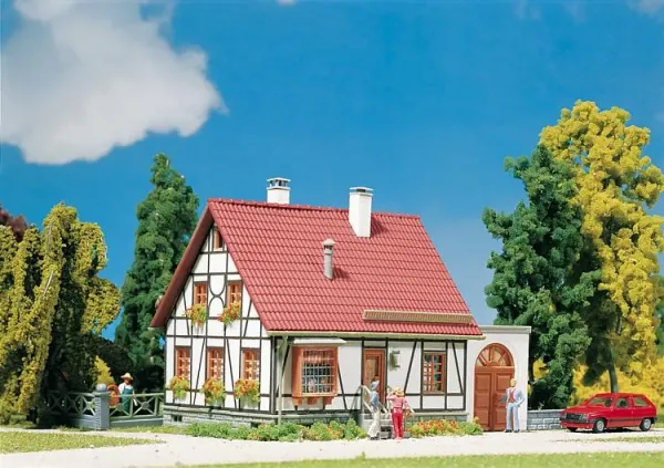 Faller_232215___VAKWERKHUIS_MET_GARAGE