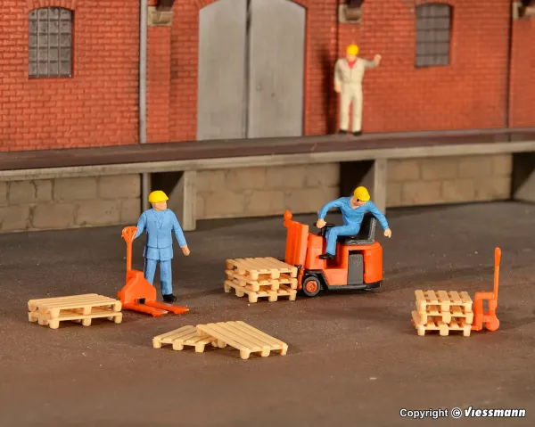 Kibri_38147___H0_DEKO_SET_HEFTRUCK_EN_PALLETS_1