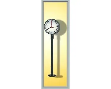 Viessmann_5080___H0_STATIONSKLOK_VERLICHT