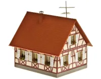 Faller_130222___VRIJSTAAND_HUIS_IN_VAKWERK_1