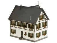 Faller_130259___DUBBELGEZINSHUIS_MET_VAKWERK_1