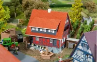 Faller_130587___VAKWERKHUIS_MET_WATERPUT