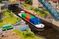 Faller_131013___RIVIERVRACHTSCHIP_MET_CONTAINERS