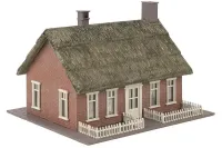 Faller_131318___NOORD_DUITS_HUIS_MET_RIETEN_DAK_2
