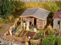 Faller_180493___VOLKSTUIN_MET_GROOT_TUINHUISJE_1