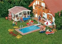 Faller_180542___ZWEMBAD_EN_TUINHUISJE_1