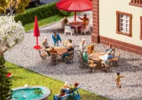 Faller_180957___2_TAFELS_EN_12_STOELEN