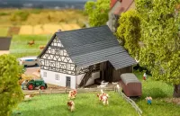 Faller_232190___BOERDERIJ_MET_DECORATIEF_VAKWERK