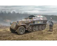 Italeri_7077___1_72_SD__KFZ__251_8_AMBULANCE