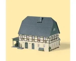 Auhagen_11359___BOERENHUIS_MET_STAL_EN_SCHUUR_ER_ONDER
