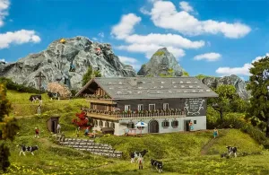 Faller_130553___GROTE_ALPENBOERDERIJ