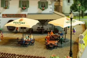 Faller_180437___BIERTUIN_SET_VELTINS