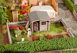Faller_180492___VOLKSTUIN_MET_KLEIN_TUINHUISJE