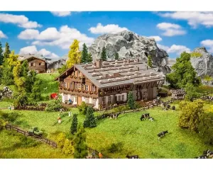 Faller_232199___GROTE_ALPEN_BOERDERIJ_MET_SCHUUR
