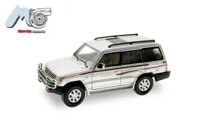 MC000042___MITSUBISHI_PAJERO__ZILVER
