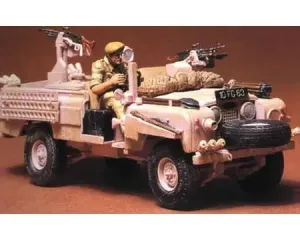 Tamiya_35076___S_A_S__LAND_ROVER_PINK_PANTHER